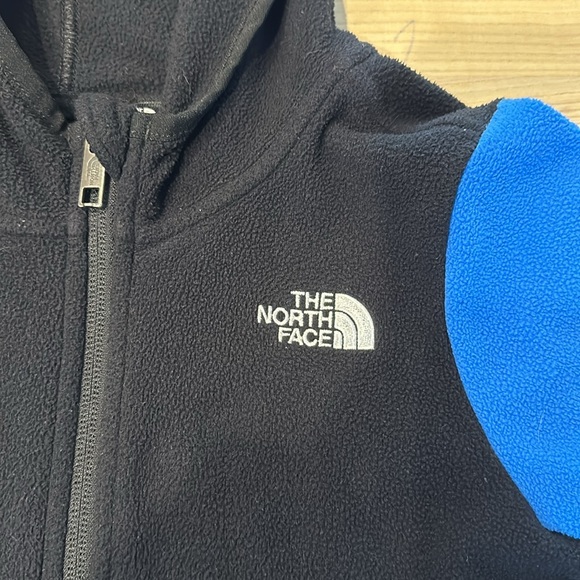 North Face light weight fleece. Size 4. - Picture 3 of 4
